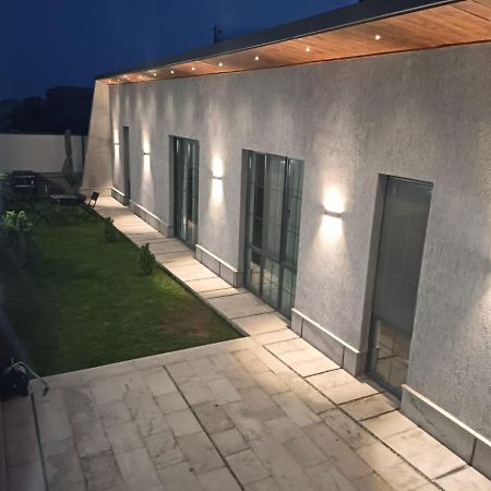 Grey House Aparthotel Zovuni Exterior photo